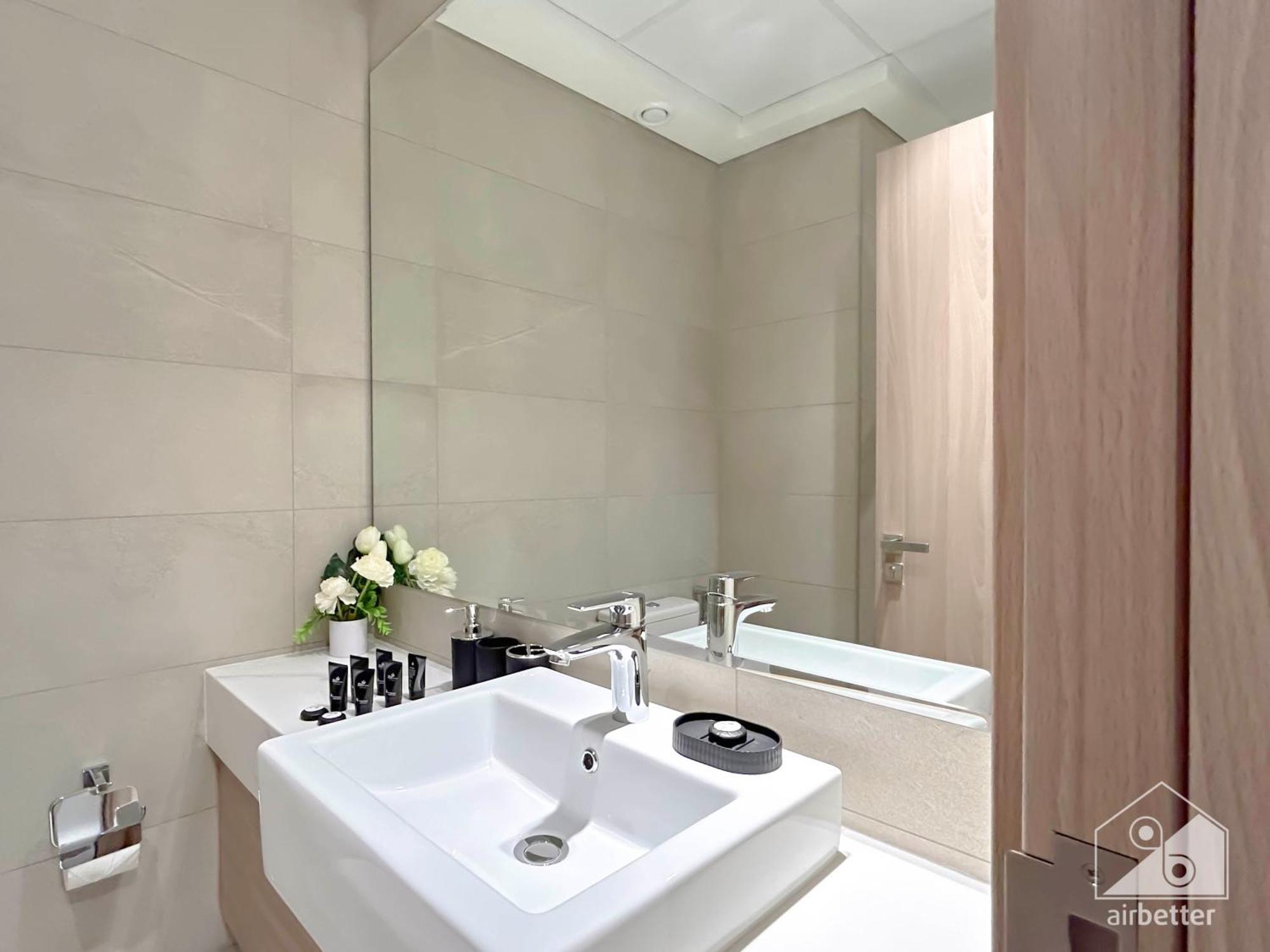 Charming Studio With Balcony In Azizi Riviera Dubai Exterior photo